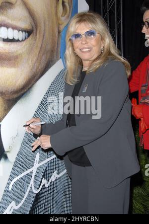 Nancy Sinatra bei einer Vorschau von Frank Sinatras US-Briefmarke im Beverly Hilton Hotel in Los Angeles. Stockfoto