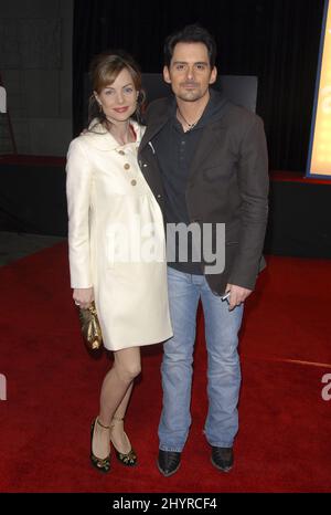 Brad Paisley und Kimberly Williams besuchen die Premiere von Walk Hard: The Dewey Cox Story im Grauman's Chinese Theatre, Los Angeles Stockfoto