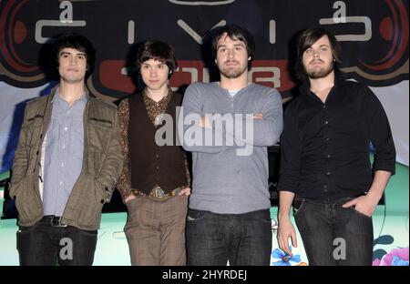 Pete Wentz, Mark Hoppus und Panik! Bei der Disko-Sonderankündigung und der intimen Aufführung im American Honda Motor. Stockfoto