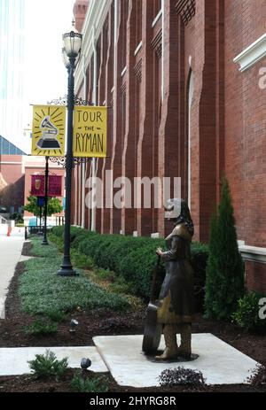 Die Country-Musik-Ikone Loretta Lynn ist die erste Frau, die vor dem berühmten Ryman Auditorium in Nashville eine Statue verdient Stockfoto