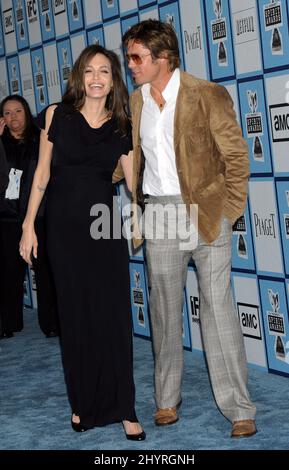 Angelina Jolie und Brad Pitt nehmen an den Film Independent Spirit Awards 2008 am Santa Monica Beach in Los Angeles Teil. Stockfoto