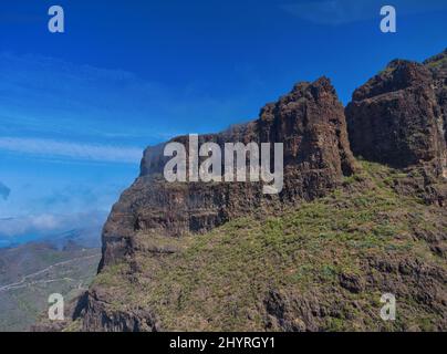 Luftaufnahme der Gebirgslandschaft Teide auf Teneras von der Drohne. Stockfoto