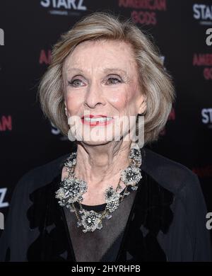 Die Schauspielerin Cloris Leachman, die vor allem für ihre Rolle in der Mary Tyler Moore Show bekannt ist, ist im Alter von 94 Jahren an natürlichen Ursachen in ihrem Haus in Encinitas, Kalifornien, gestorben. 20. April 2017 Hollywood, CA Cloris Leachman bei der Ankunft bei der Premiere von „American Gods“ in Los Angeles im Cinerama Dome. Stockfoto