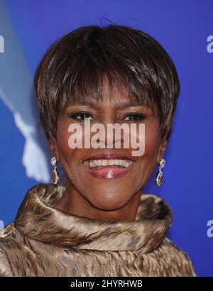 DATEI FOTO: Bühne und Bildschirm preisgekrönte Schauspielerin Cicely Tyson, starb im Alter von 96 heute, 28. Januar 2021. 16. August 2012 Hollywood, Ca. Cicely Tyson „Sparkle“-Weltpremiere im Grauman's Chinese Theatre Stockfoto