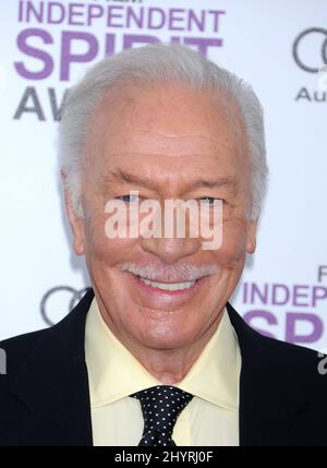 FILE PHOTO: Christopher Plummer, der in Kanada geborene Schauspieler, der in The Sound of Music spielte, starb am Freitagmorgen in seinem Haus in Connecticut. Er war 91 Jahre alt. 25. Februar 2012 Santa Monica, Ca. Christopher Plummer 2012 Film Independent Spirit Awards am Santa Monica Beach Stockfoto