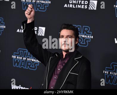 Pedro Pascal bei der Weltpremiere von „Star Wars: Rise of Skywalker“ im Dolby Theater am December16. 2019 in Hollywood, CA. /AFF-USA.com Stockfoto