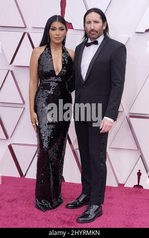 Marikeen Maandig Reznor und Trent Reznor bei den Annual Academy Awards 93., die am 26. April 2021 in der Union Station in Los Angeles verliehen wurden. Chris Pizzello-Pool/ML/AFF-USA.COM Stockfoto