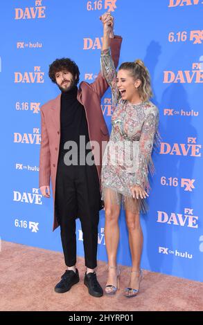 Dave Burd und Taylor Misiak kommen zur €˜Dave' Saison 2 Premiere am 10. Juni 2021 in Los Angeles, CA im Greek Theatre. Stockfoto