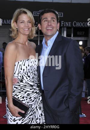 Steve Carell und Frau Nancy bei der „Get Smart“-Weltpremiere im Mann Village Theatre. Stockfoto