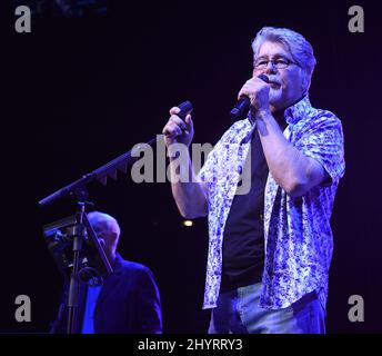 Randy Owen, Sänger von Alabama, tritt am Eröffnungswochenende der Alabama 50. Anniversary Tour in der Bridgestone Arena am 03. Juli 2021 in Nashville, TN, auf. Stockfoto