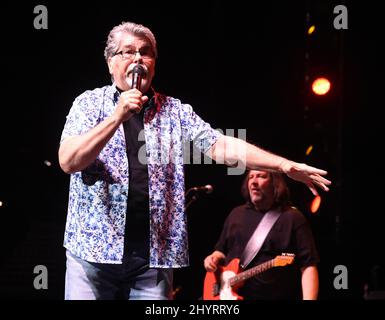 Randy Owen, Sänger von Alabama, tritt am Eröffnungswochenende der Alabama 50. Anniversary Tour in der Bridgestone Arena am 03. Juli 2021 in Nashville, TN, auf. Stockfoto