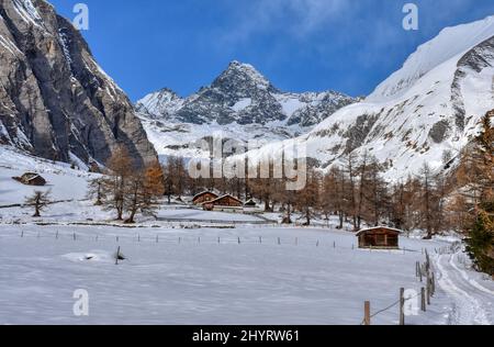 Großglockner, Winter, Lucknerhaus, Schnee, Schneeecke, weiß, schneeweiß, winterlich, Licht, Schatten, Alm, Osttirol, Köndnitztal, Eis, vereist, Spure Stockfoto