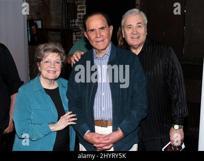 Anita Gillette, Rich Little und Lee Roy nehmen an der "Trial on the Potomac, the Impeachment of Richard Nixon" Press Night Teil, die am 5. August 2021 im Theater in St. Clements in New York City, NY, stattfand Stockfoto