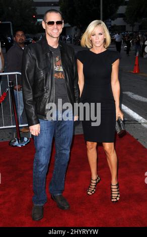 Jim Carrey und Jenny McCarthy kommen zur Premiere von Pineapple Express in Los Angeles. Stockfoto