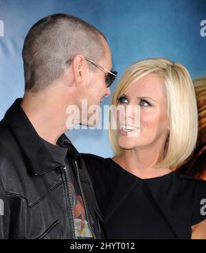 Jim Carrey und Jenny McCarthy kommen zur Premiere von Pineapple Express in Los Angeles. Stockfoto