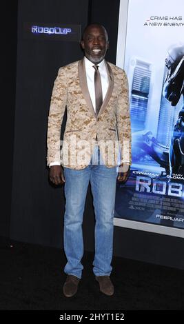 Michael K. Williams wurde am Montag im Alter von 54 Jahren in New York in seinem Penthouse in Brooklyn tot einer vermuteten Heroinüberdosis aufgefunden. 10. Februar 2014 Hollywood, Ca. Michael K. Williams 'RoboCop' Los Angeles Premiere im TCL Chinese Theatre Stockfoto