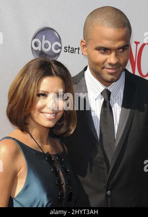 Eva Longoria Parker und Tony Parker kommen bei den NCLR 2008 ALMA Awards im Pasadena Civic Auditorium, Kalifornien, an. Stockfoto