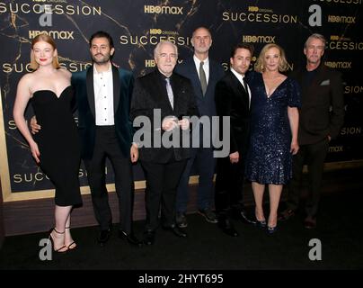 Sarah Snook, Arian Moayed, Brian Cox, Jesse Armstrong, Kieran Culkin, J. Smith Cameron und Alan Ruck bei der Premiere der Saison 3 im Museum of Natural History am 12. Oktober 2021 in New York City, NY Stockfoto