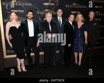 Sarah Snook, Arian Moayed, Brian Cox, Jesse Armstrong, Kieran Culkin, J. Smith Cameron und Alan Ruck bei der Premiere der Saison 3 im Museum of Natural History am 12. Oktober 2021 in New York City, NY Stockfoto