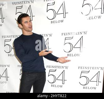 Paul Telfer Carmen Cusack tritt mit 54 below auf, statt mit 54 below am 23. Oktober 2021. Stockfoto