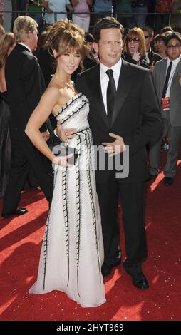 Jennifer Love Hewitt und Ross McCall nahmen an den Primetime Emmy Awards 60. im Nokia Theater, Los Angeles, Teil Stockfoto