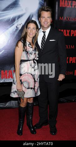 Chris O'Donnell und Frau Caroline bei der Premiere von Max Payne im Grauman's Chinese Theatre, Los Angeles. Stockfoto