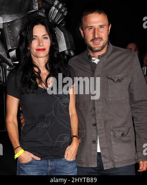 Courteney Cox Arquette und David Arquette kommen zur Fallout 3 Videogame Launch Party in den LA Center Studios, Los Angeles. Stockfoto