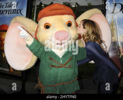 Emma Watson kommt zu The Tale of Despereaux, einer Filmpremiere im ArcLight Theatre, Hollywood, Kalifornien. Stockfoto