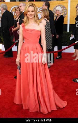 Laura Linney nimmt an den Annual Screen Actors Guild Awards 15. Teil, die im Shrine Auditorium in Los Angeles stattfinden. Stockfoto