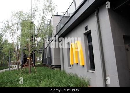 XIONG'AN, CHINA - 14. SEPTEMBER 2018 - Am 14. September 2 Wird Im Xiongan Civic Service Center in der nordchinesischen Provinz Hebei Ein McDonald's-Restaurant gesehen Stockfoto