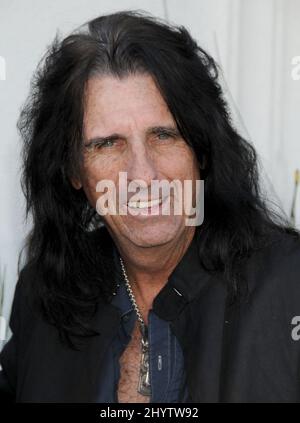 Alice Cooper Ankunft in Bring your heart to our House: The John Varvatos and Converse 7. Annual Stuart House Benefit, John Varvatos Botique, West Hollywood, Kalifornien Stockfoto