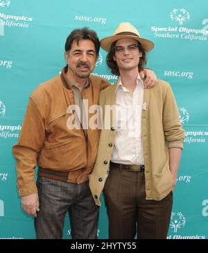 Joe Mantegna und Matthew Gray Gubler beim Special Olympics Inaugural Celebrity Bocce Tournament 2009 in den Culver Studios Stockfoto