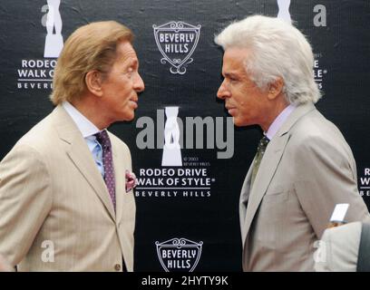 Giancarlo Giammetti und Valentino Garavani bei der Rodeo Drive Walk of Style Induction Ceremony, Los Angeles, USA Stockfoto