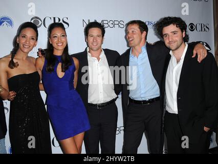 Aya Sumika, Sophina Brown, Rob Morrow, Dylan Bruno und David Krumholtz treffen bei der Episode der 'Numb3rs' Party 100. ein, die im Sunset Tower, Hollywood, USA, stattfand Stockfoto