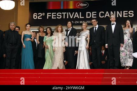 James Gray, Robin Wright Penn, Asia Argento, Isabelle Huppert, S bei der Premiere des Animationsfilms 'UP' auf den jährlichen Filmfestspielen von Cannes 62. im Palais des Festivals in Cannes, Frankreich Stockfoto