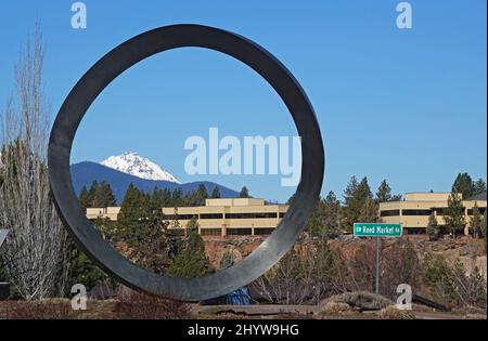 Street Art in Bend, Oregon, platziert auf den zahlreichen Kreisverkehren der Stadt. Die gesamte Skulptur ist von lokalen Künstlern. Stockfoto