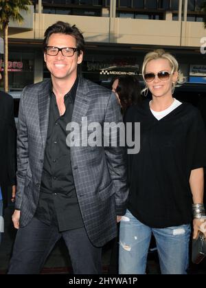 Jim Carrey und Jenny McCarthy bei der Premiere von „The Hangover“ im Graumans Chinese Theatre, Hollywood, USA. Stockfoto