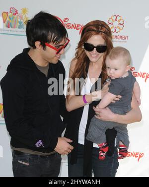 Pete Wentz, Ashlee Simpson und Sohn Bronx beim jährlichen „A Time for Heroes“-Karneval der Elizabeth Glaser Pediatric AIDS Foundation 20. im Wadsworth Theatre, Kalifornien. Stockfoto