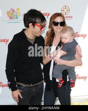 Pete Wentz, Ashlee Simpson und Sohn Bronx beim jährlichen „A Time for Heroes“-Karneval der Elizabeth Glaser Pediatric AIDS Foundation 20. im Wadsworth Theatre, Kalifornien. Stockfoto