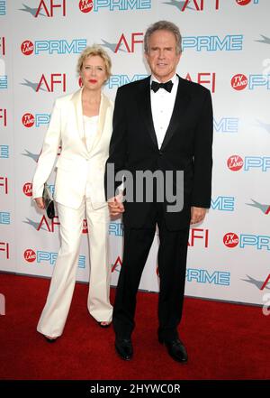 Annette Bening und Warren Beatty beim Michael Douglas mit dem AFI Lifetime Achievement Award ausgezeichnet, der von TV Land in den Sony Picturs Studios in Culver City, Kalifornien, verliehen wird. Stockfoto