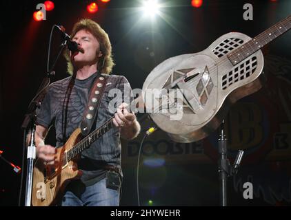 Tom Johnston von den Doobie Brothers tritt in einem Konzert im Bethel Woods Center for the Arts, Bethel, New York, auf. Stockfoto