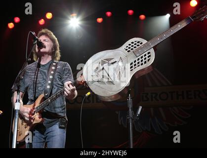 Tom Johnston von den Doobie Brothers tritt in einem Konzert im Bethel Woods Center for the Arts, Bethel, New York, auf. Stockfoto