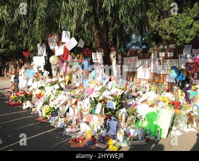 Michael Jackson Gedenkstätten sind vor seinem Familienhaus in Encino, Kalifornien, zu sehen. Stockfoto