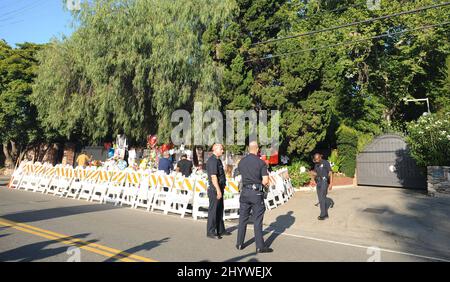 Michael Jackson Gedenkstätten sind vor seinem Familienhaus in Encino, Kalifornien, zu sehen. Stockfoto