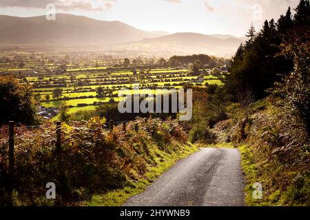 Ring of Gullion in der Grafschaft Armagh der Standort eines ausgestorbenen Vulkans und Blaslöcher, Nordirland Stockfoto