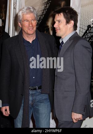 Richard Gere und Ethan Hawke bei der New Yorker Premiere „Brooklyn's Finest“ im AMC Theatre, New York. Stockfoto