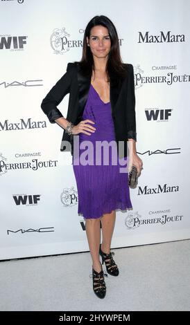 Angie Harmon nimmt an der jährlichen „Women in Film Pre-Oscar“-Cocktailparty 3. Teil, die in einer Privatresidenz in Bel Air, CA, stattfindet. Stockfoto