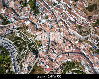 Luftaufnahme des Dorfes Frigiliana , berühmtes Ziel in Südspanien, Andalusien Stockfoto