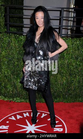 7. März 2010: West Hollywood, CA Vera Wang kommt zur Vanity Fair Oscar Party 2010 im Sunset Tower Hotel, Los Angeles Stockfoto