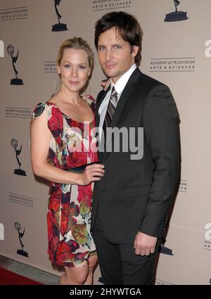 Jennie Garth und Peter Facinelli bei einem Abend mit „Nurse Jackie“, präsentiert von der Academy of Television Arts & Sciences, im Leonard H. Goldenson Theater, Hollywood Stockfoto